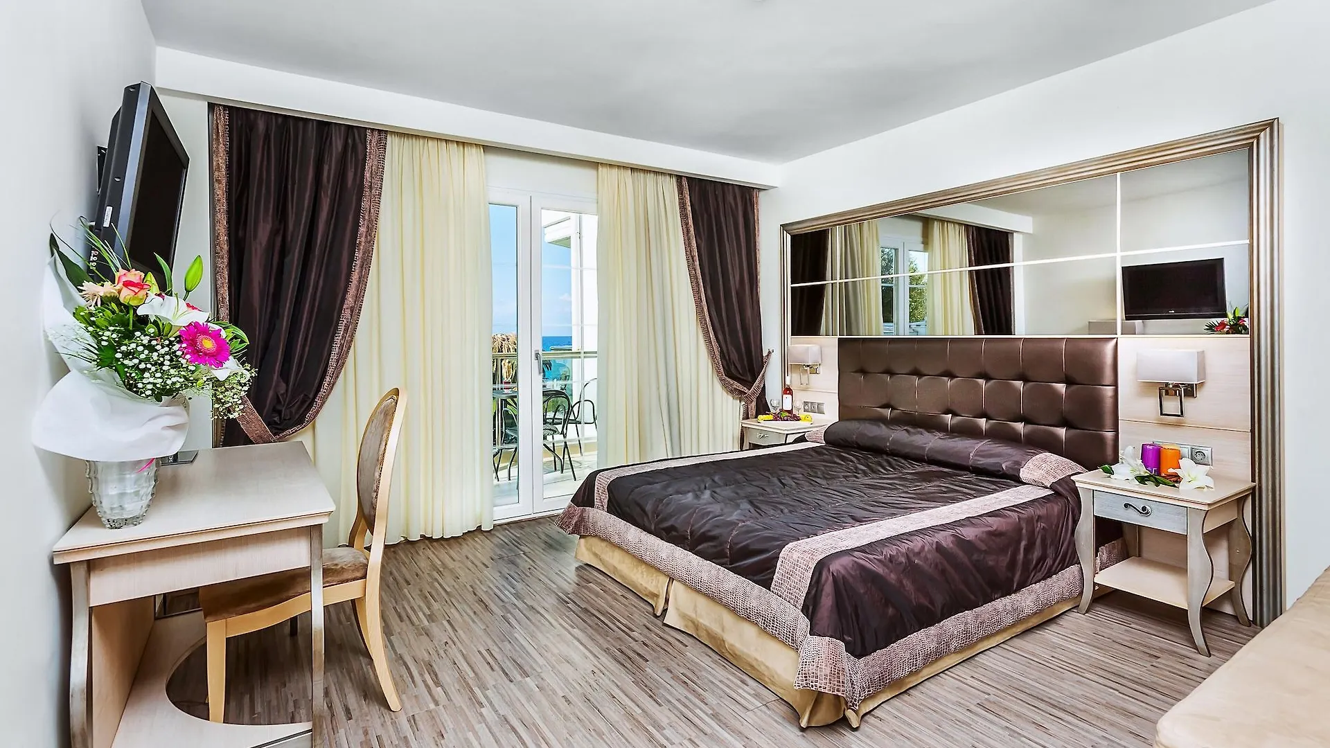 חניוטי Elinotel Apolamare Hotel 5*,