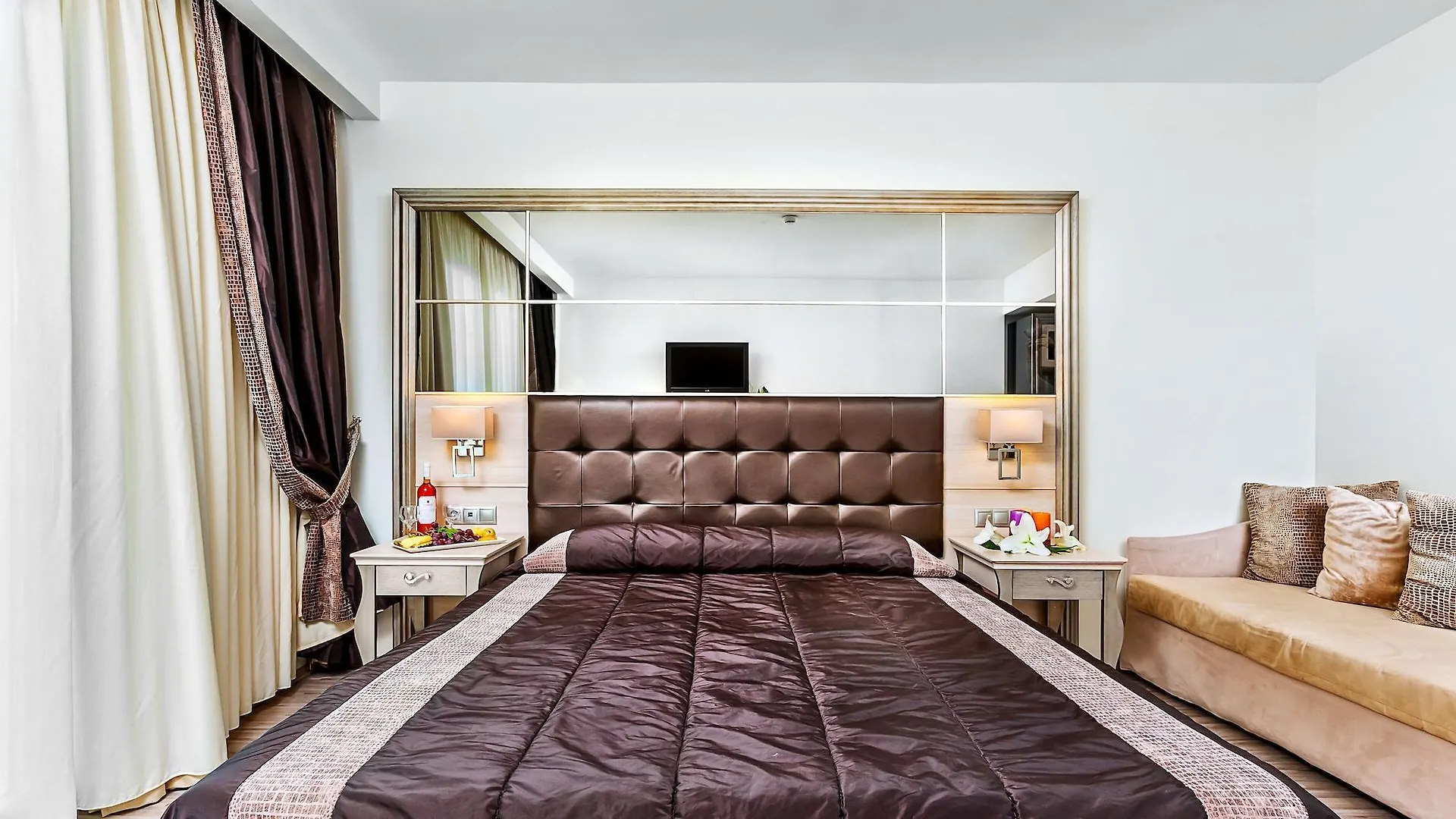 חניוטי Elinotel Apolamare Hotel
